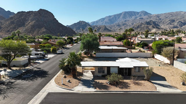 77643 Temecula, La Quinta CA: https://media.crmls.org/mediaz/07bff58f-e908-44aa-8f55-64349ad42bb4.jpg