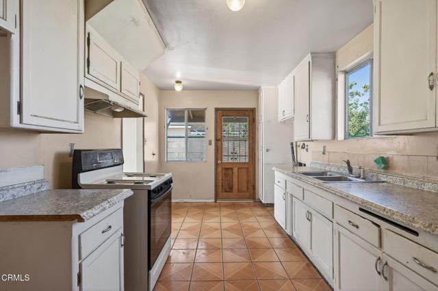 Detail Gallery Image 3 of 20 For 236 E Poplar St, Oxnard,  CA 93033 - 3 Beds | 2 Baths