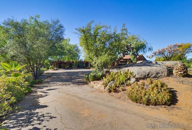 602 Starbright Ln, Alpine CA: https://media.crmls.org/mediaz/07c01d91-d908-4e0b-b6dc-a9e99a0db5ff.jpg