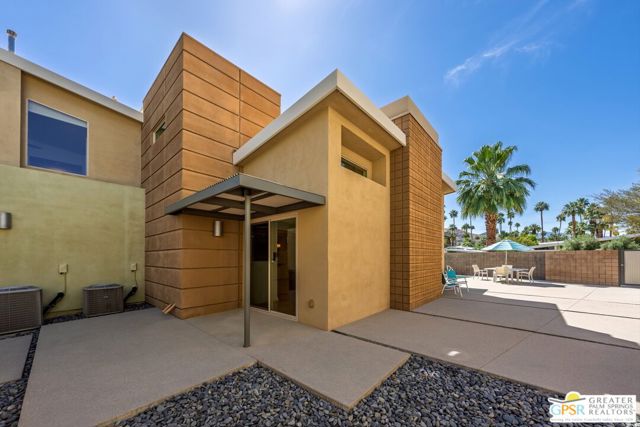 941 Oceo Circle, Palm Springs CA: https://media.crmls.org/mediaz/07c0890c-0cc4-4165-9f14-24e9146c4ba5.jpg