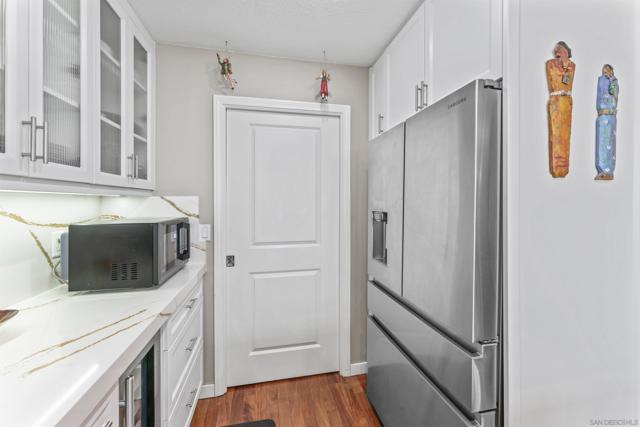 850 Beech Street, San Diego CA: https://media.crmls.org/mediaz/07c1832d-ee34-4cee-9b43-4c190a820c1f.jpg