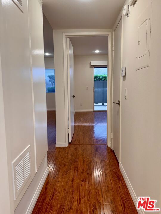 1348 E Hillcrest Drive, Thousand Oaks CA: https://media.crmls.org/mediaz/07c1feac-2a1f-4f39-ac35-1b4e8d59fb98.jpg
