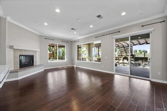 Detail Gallery Image 15 of 75 For 1717 Playa Vista, San Marcos,  CA 92078 - 4 Beds | 4 Baths