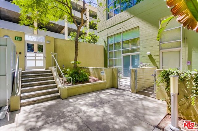 1130 S Flower Street, Los Angeles CA: https://media.crmls.org/mediaz/07c2086d-3e68-46b5-9ffd-27991864f379.jpg