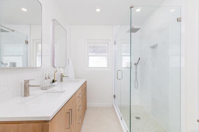 Detail Gallery Image 6 of 38 For 1674 Evergreen St, Point Loma,  CA 92106 - 3 Beds | 2 Baths