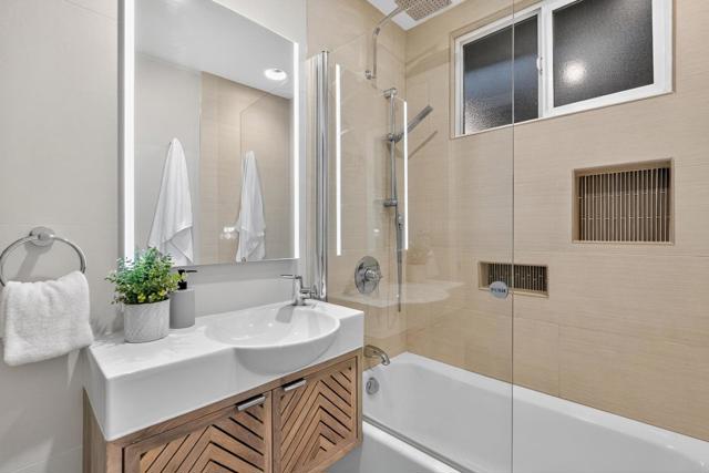 543 Toft Street, Mountain View CA: https://media.crmls.org/mediaz/07c2691d-0efa-49fa-8280-de62b42a3b0b.jpg