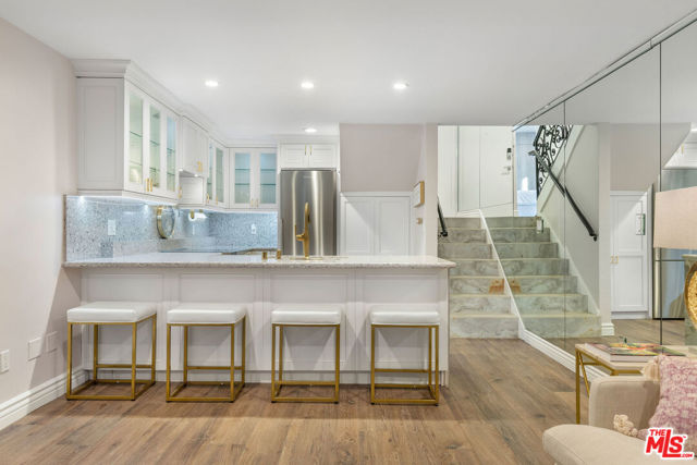 6 Voyage Street, 101 photo 7