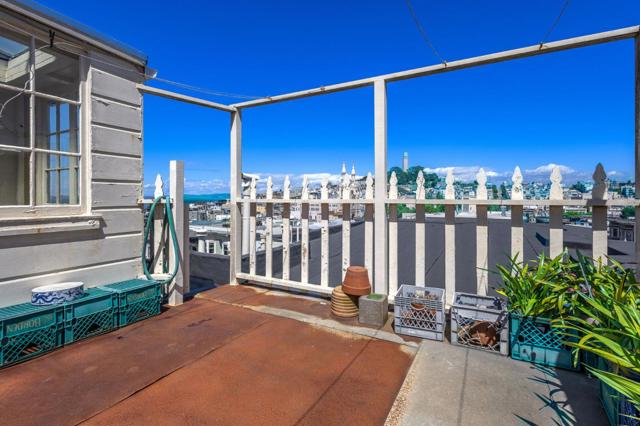806810 Union Street, San Francisco CA: https://media.crmls.org/mediaz/07c2b2f1-be9e-4abd-b1ec-22fb488c79db.jpg