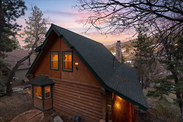 1351 Balsam Drive, Big Bear CA: https://media.crmls.org/mediaz/07c2ff9b-bd57-4e98-ac74-43f987c575ff.jpg
