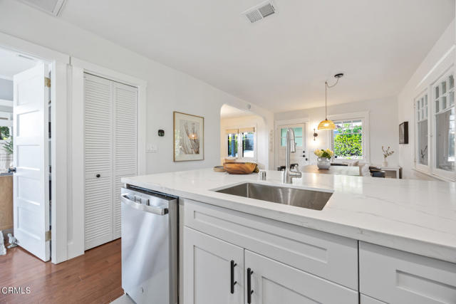 Detail Gallery Image 9 of 43 For 2116 Apex Ave, Los Angeles,  CA 90039 - 3 Beds | 2 Baths
