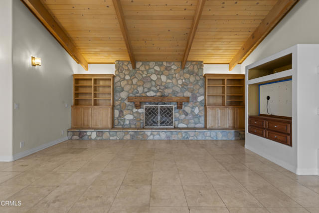 590 Alosta Drive, Camarillo CA: https://media.crmls.org/mediaz/07c41dc3-1c6e-4c1f-9bcc-a22e5f2c84c5.jpg