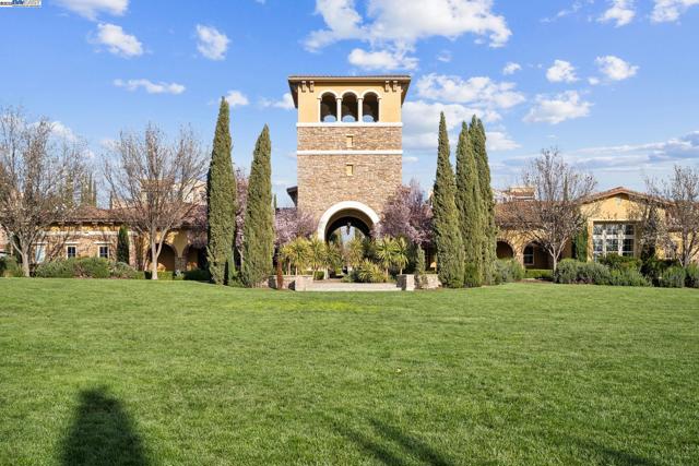 3463 Rimini Ln, Dublin CA: https://media.crmls.org/mediaz/07c4a317-5be1-4813-aec8-9eba36287d5c.jpg