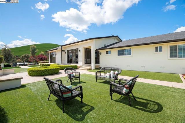 5388 Doolan Rd, Livermore CA: https://media.crmls.org/mediaz/07c58a0f-73e0-4dea-bc7f-326b61ef9792.jpg
