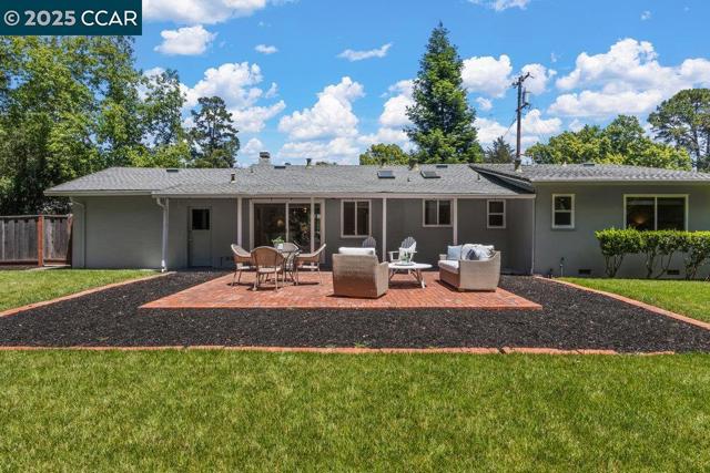 180 Ivy Drive, Orinda CA: https://media.crmls.org/mediaz/07c62d1c-6951-4e67-8db0-2b4651d35e34.jpg