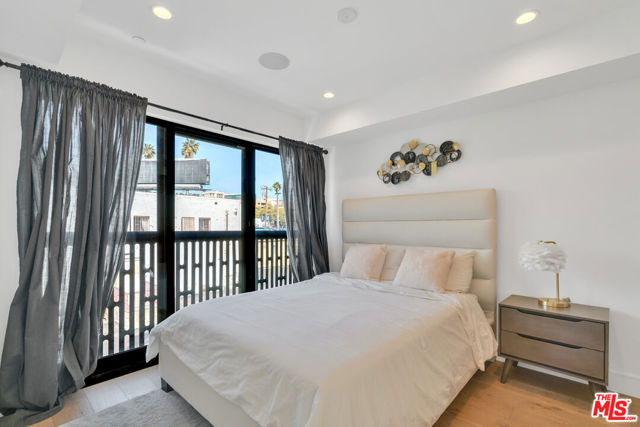 1447 1/4 N Martel Avenue, Los Angeles CA: https://media.crmls.org/mediaz/07c73266-b32a-4181-bca0-7b937ebf8745.jpg