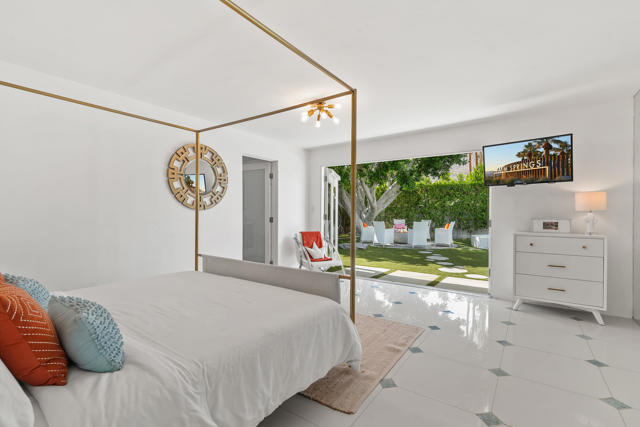 1115 Pasatiempo Road, Palm Springs CA: https://media.crmls.org/mediaz/07c7372f-6dfc-4e91-af2d-924af7ff7598.jpg