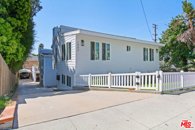 1902 Grant Avenue, Redondo Beach, California 90278, 3 Bedrooms Bedrooms, ,2 BathroomsBathrooms,Residential,Sold,Grant,23256421