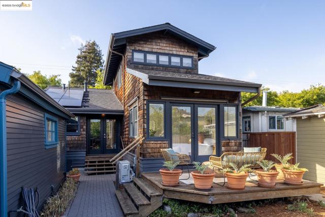 1334 Derby St, Berkeley CA: https://media.crmls.org/mediaz/07c7da93-1c8e-460b-8428-f57bfe9e1412.jpg