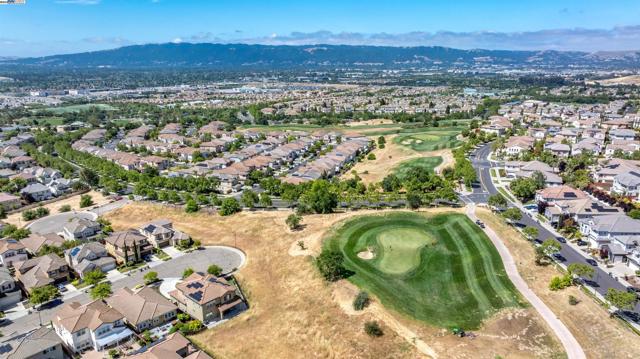 2715 Palatino Ct, Dublin CA: https://media.crmls.org/mediaz/07c894d5-b985-4d2f-8ed8-e636f79c7c6f.jpg