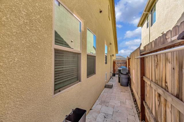 1667 Santana Ranch Drive, Hollister CA: https://media.crmls.org/mediaz/07c8a7a5-4c72-4bd1-8507-23526c3670c2.jpg