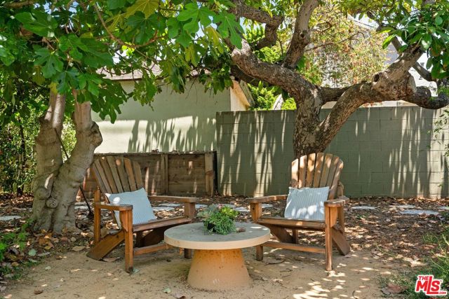 4148 Mentone Avenue, Culver City CA: https://media.crmls.org/mediaz/07c8dffa-a8d4-44dd-8084-0157e64c0116.jpg