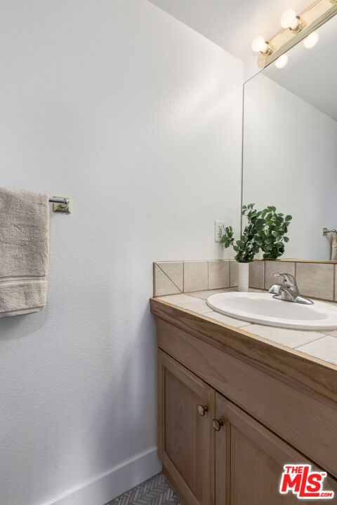1007 Figueroa Terrace, Los Angeles CA: https://media.crmls.org/mediaz/07c94957-440c-42bd-974f-f9536f56dab2.jpg