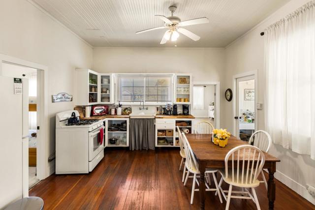 54800 Lonoak Road, King City CA: https://media.crmls.org/mediaz/07c977c2-95c8-4669-a811-28c70921f859.jpg