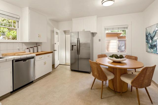 763 College Avenue, Menlo Park CA: https://media.crmls.org/mediaz/07c9e30d-3bed-4bc2-a976-2e4d888daa9d.jpg