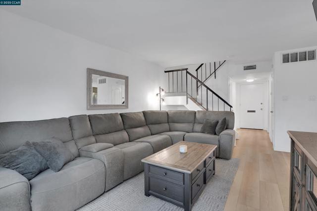 1120 Kenwal Rd, Concord CA: https://media.crmls.org/mediaz/07ca281f-8964-437a-b54b-4ee7faf9a5ca.jpg