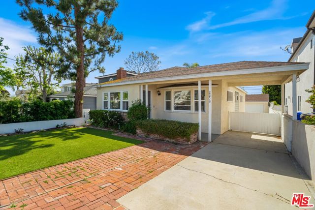 2205 ELM Avenue, Manhattan Beach, California 90266, 2 Bedrooms Bedrooms, ,2 BathroomsBathrooms,Residential,Sold,ELM,22148905