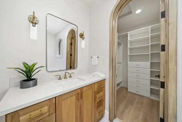 Image 42 of 72 For 711 Country Club Ln
