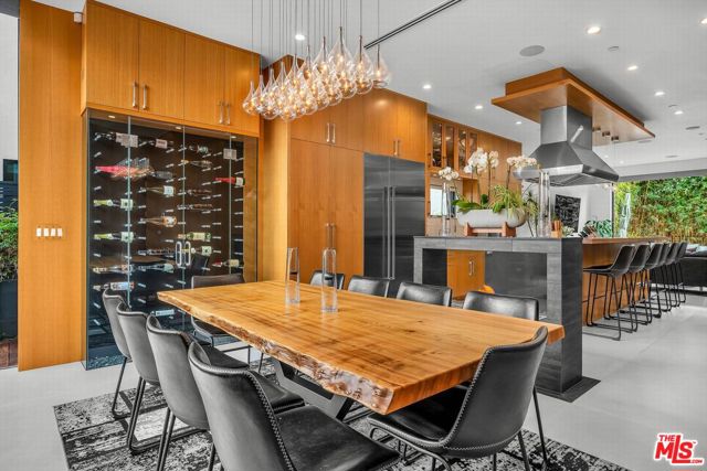 749 Oxford Ave Avenue, Venice CA: https://media.crmls.org/mediaz/07caea5f-460b-4d8b-8ea2-bd14d1347f6e.jpg