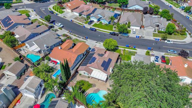 380 Claremont Dr, Brentwood CA: https://media.crmls.org/mediaz/07cb4794-a755-4ac9-b23a-6e75a5aca006.jpg