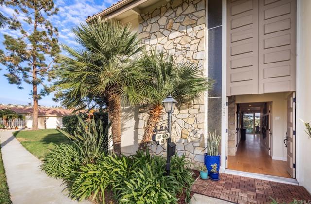 7031 Estrella De Mar Road, Carlsbad CA: https://media.crmls.org/mediaz/07cb4a75-ea58-4567-9d11-c189c691df3f.jpg