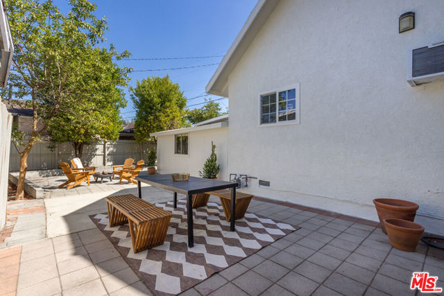 1945 Yosemite Drive, Los Angeles CA: https://media.crmls.org/mediaz/07cb6b77-119b-447f-bd7a-c76081e05e7d.jpg
