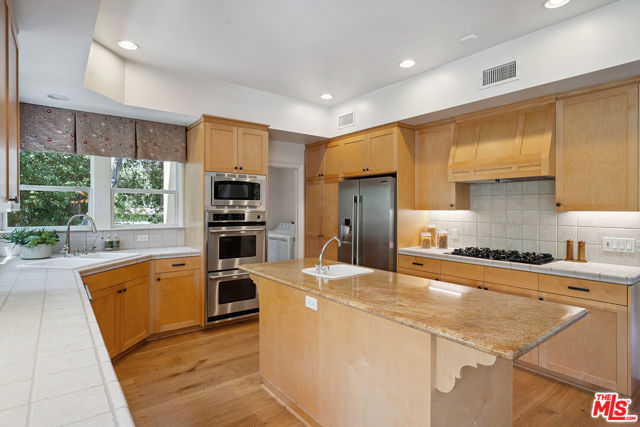 23040 Blue Bird Drive, Calabasas CA: https://media.crmls.org/mediaz/07cbd4ba-b885-4059-882c-37639957c942.jpg