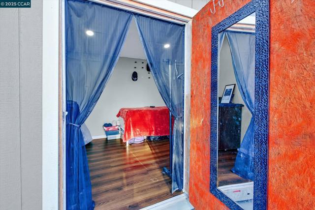 2027 83Rd Ave, Oakland CA: https://media.crmls.org/mediaz/07cbfd89-52b7-4a35-bb50-a379e54e7c2b.jpg