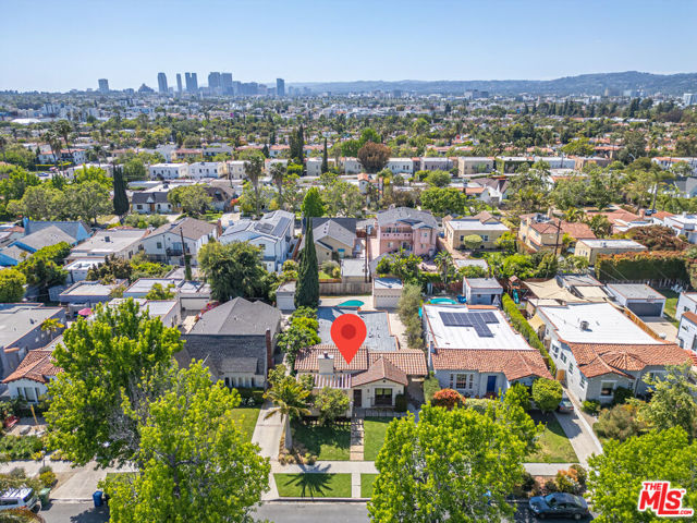 1147 S Point View Street, Los Angeles CA: https://media.crmls.org/mediaz/07ccaa72-5948-45f3-925d-9411014e6366.jpg