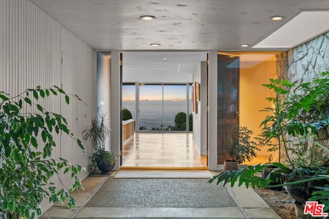 19 Caballeros Road, Rolling Hills, California 90274, 5 Bedrooms Bedrooms, ,3 BathroomsBathrooms,Residential,Sold,Caballeros,25581187