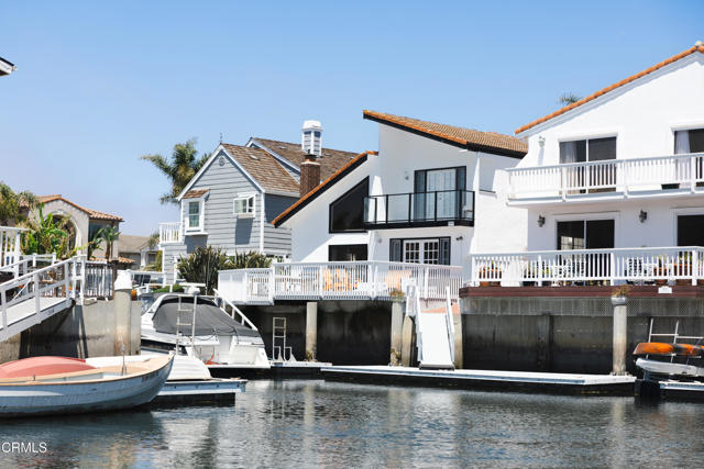 3960 W Hemlock Street, Oxnard CA: https://media.crmls.org/mediaz/07cd1c69-eb47-4b23-a879-aabcd0c48a14.jpg