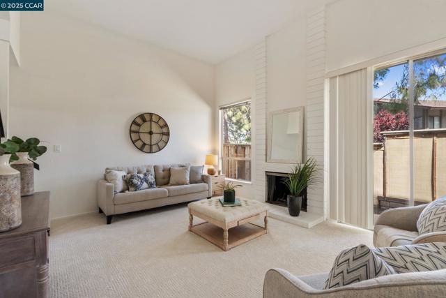 1706 Siskiyou Dr, Walnut Creek CA: https://media.crmls.org/mediaz/07cd918c-4c70-494d-8169-98d79d251453.jpg