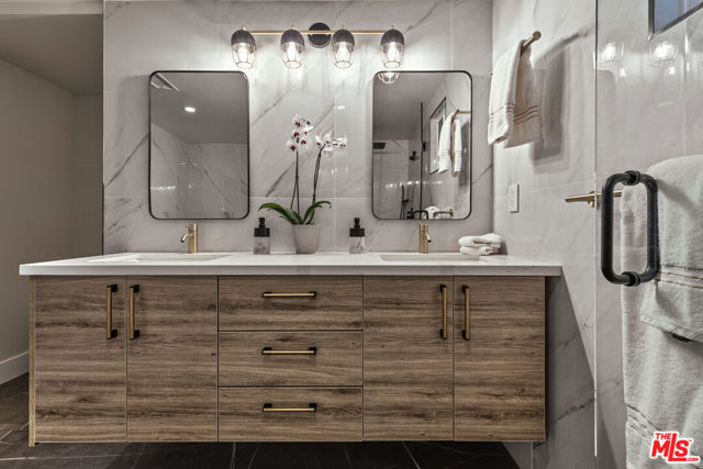 4430 Natoma Avenue, Woodland Hills CA: https://media.crmls.org/mediaz/07cd9dcc-ca83-4f32-b617-ae2bd9fdb3e1.jpg