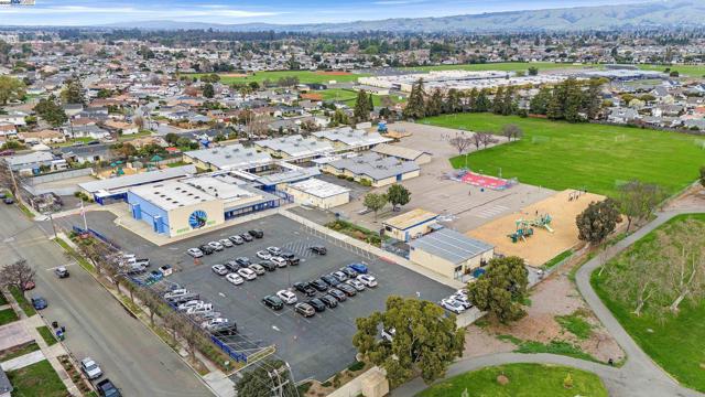 36517 Cherry St, Newark CA: https://media.crmls.org/mediaz/07cee466-9a8b-485e-a7d5-65342cc2e201.jpg