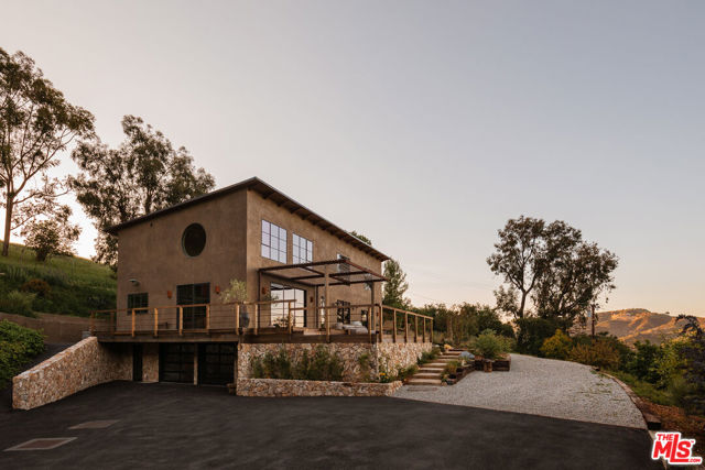225 Powderhorn Ranch Road, Topanga CA: https://media.crmls.org/mediaz/07cf16fc-59cf-48bb-b2ee-52876fe28ba0.jpg