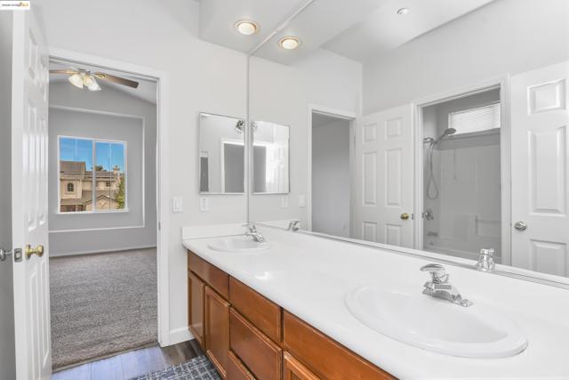 1212 landover, Brentwood CA: https://media.crmls.org/mediaz/07cf61e8-5d9e-4d0c-85af-1f1977fbcec4.jpg