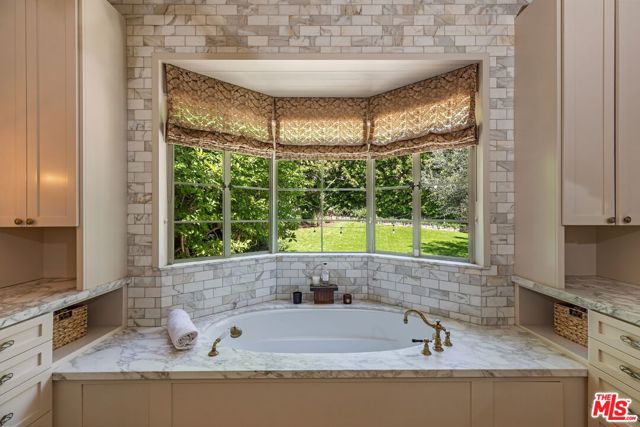 1136 N Doheny Drive, Los Angeles CA: https://media.crmls.org/mediaz/07cfb975-c1a4-4cce-aafb-e04ba288364d.jpg