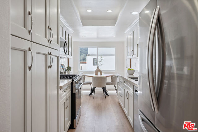 17109 Palisades Circle, Pacific Palisades CA: https://media.crmls.org/mediaz/07d0642e-61d2-4a87-ae5a-40a510095c0b.jpg