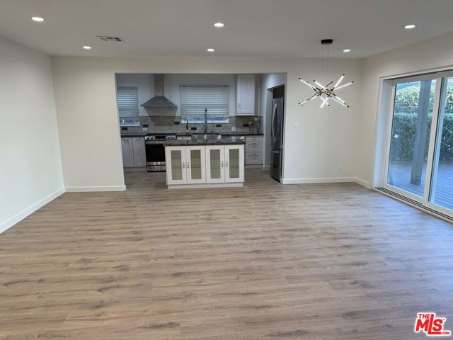 6159 Sylvia Avenue, Tarzana CA: https://media.crmls.org/mediaz/07d08df8-b015-43ed-9d8c-b13d3542540b.jpg
