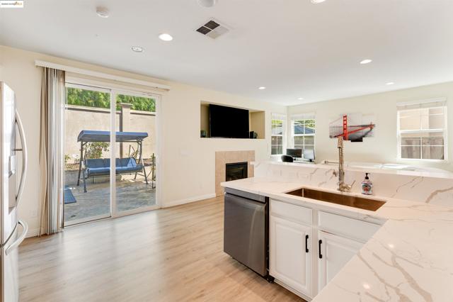 569 Primitivo Ct, Fairfield CA: https://media.crmls.org/mediaz/07d0e718-7b5a-4722-b660-7146899603ae.jpg