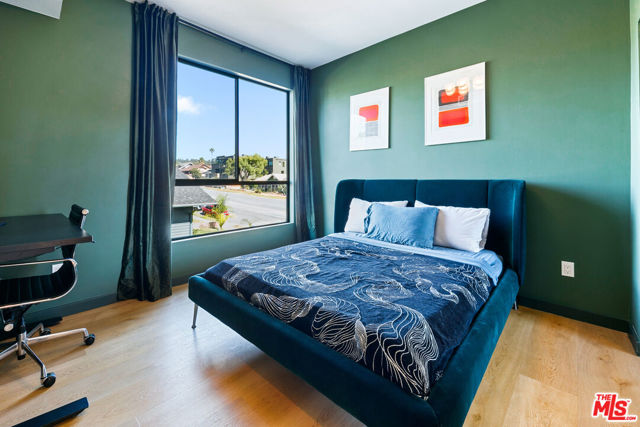 3288 N Canary Way, Los Angeles CA: https://media.crmls.org/mediaz/07d17523-6544-4265-81df-af1e5308f9a5.jpg